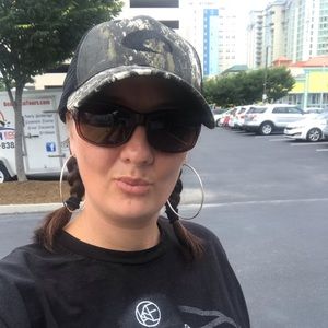 Meet your Posher, Brittney